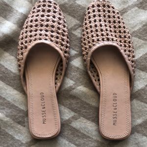 Gently use sandal slide light pink